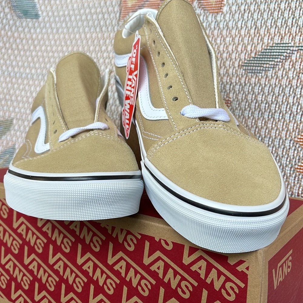 Vans WMNS Old Skool
Taos Taupe
VN0A3WKTYUU
Sneakers G - Picture 8 of 16